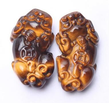 女命八字伤官七杀都有，七杀在夫妻宫简单遇到的脆弱！