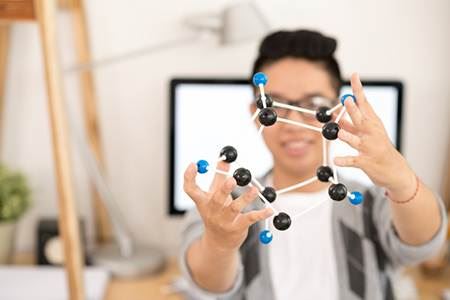 伤官男招引什么样的人