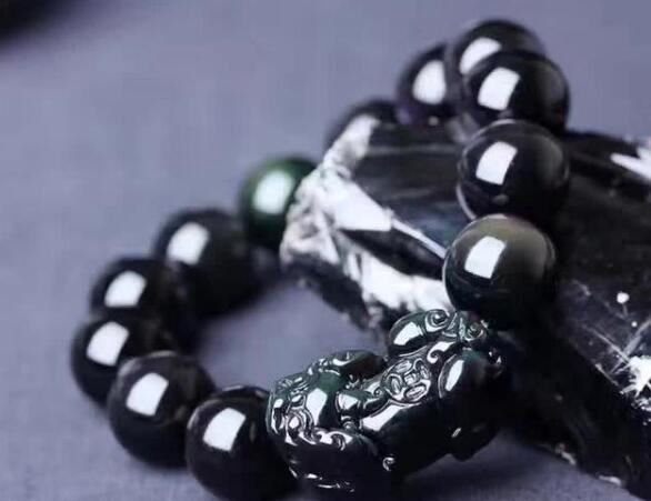 77年龙女2026年的运程和每月运势怎么(76年龙女在2026年下半年运势)