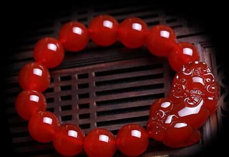 命里常有贵人协助的属相人(终身有贵人有靠山的属相女)