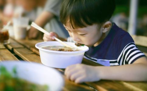 爸爸妈妈打孩子的损害