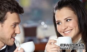 手握咖啡杯的方法测出你的爱情观