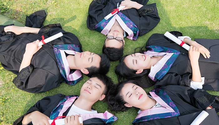 梦见同班同学什么意思 梦见同班同学有什么征兆