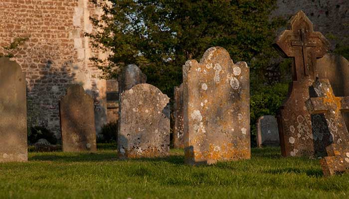 梦见坟墓着火有什么征兆 梦到坟墓着火什么意思