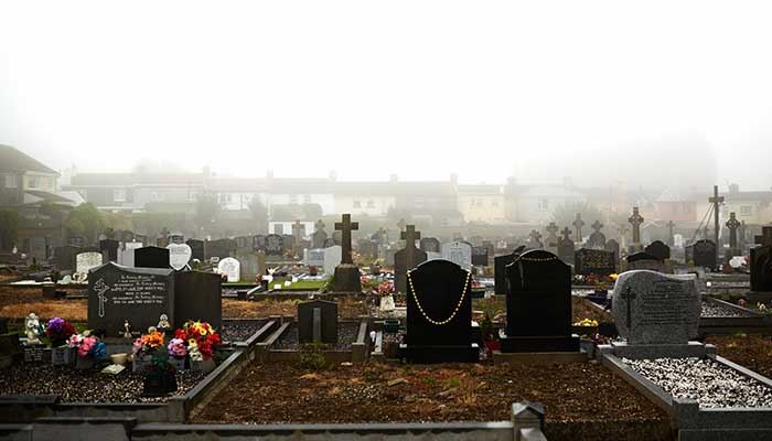 梦见亲人迁坟什么征兆 梦见亲人迁坟什么意思