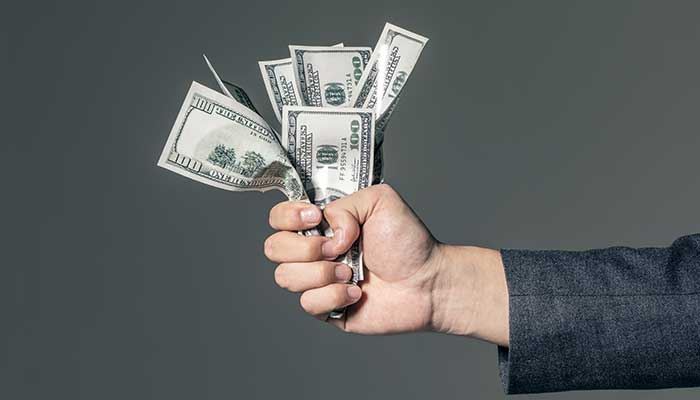 梦见死人给钱我收下好不好 梦见死人给钱我收下有什么预兆