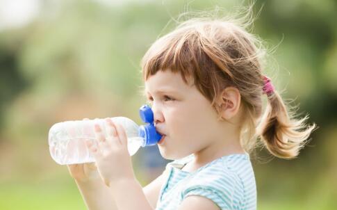 小孩异物卡嗓子了怎么办