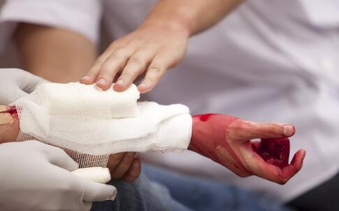 公交车失火乘客的自救办法