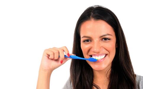 小孩门牙黑怎样回事 怎样医治