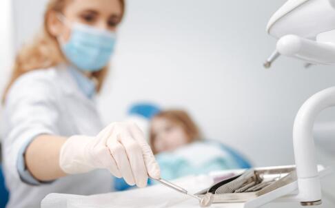 缓慢唇炎的症状及医治办法