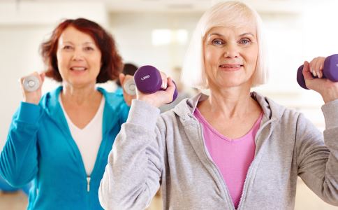 白叟吃水果的注意事项