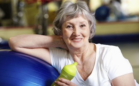 白叟健脑吃什么