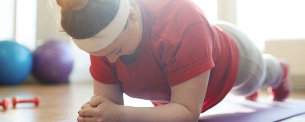 按摩六个穴道 具有细长美腿