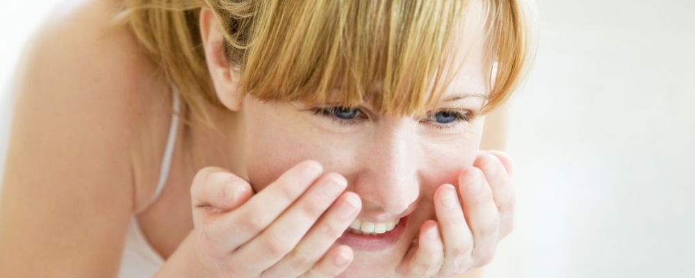 女人肝病在脸上的8大体现 古铜色蜘蛛痣