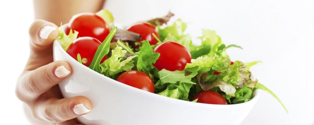 尼日利亚一篮子西红柿需336元，不仅仅防晒，夏天吃西红柿有这12个优点