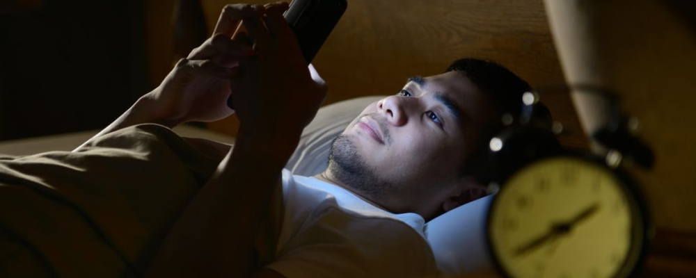 长时间熬夜的人身领会产生什么改变？细数熬夜5大损害！