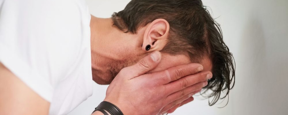 动不动就汗流浃背的人，殊不知身体早就出现问题