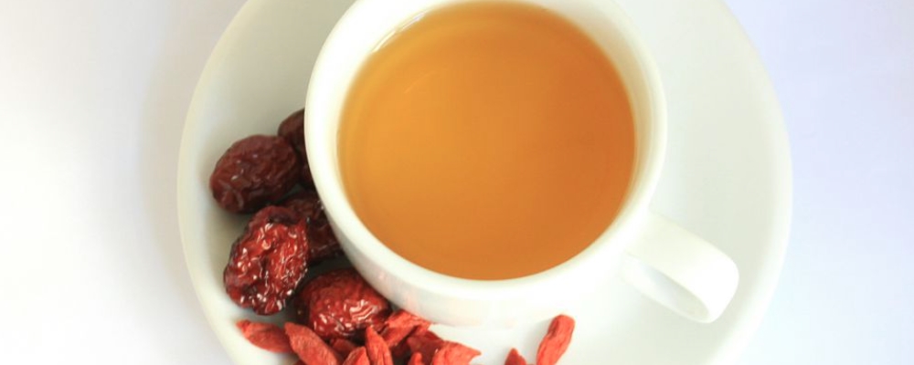 枸杞不仅能养肾，还能降血糖？枸杞干吃好，仍是泡水好？一文讲清