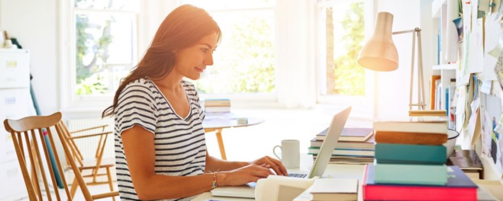 久坐简单肩颈痛苦，在家能够试试这几个动作！