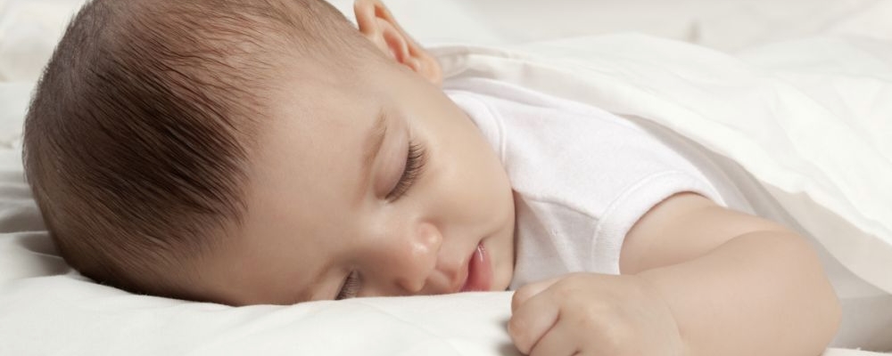 2岁宝宝晚上睡觉不结壮易醒易哭闹是什么原因