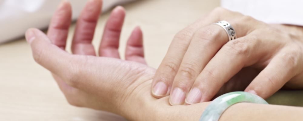 秋季口干舌燥怎样调度