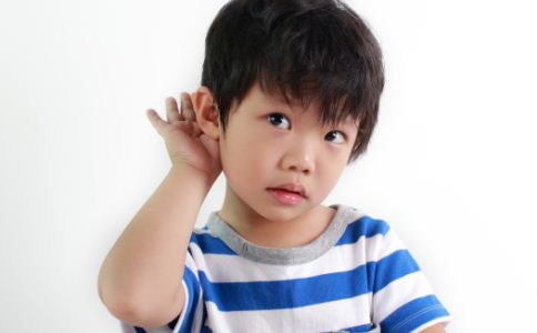 每天迟早按摩耳部可防备耳聋