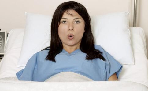 引起乳房纤维瘤的原因及症状