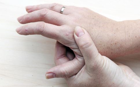 老年人防备颈椎病的办法