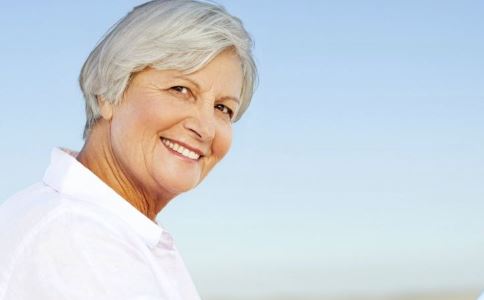 白叟长时间吃胃药当心骨质疏松