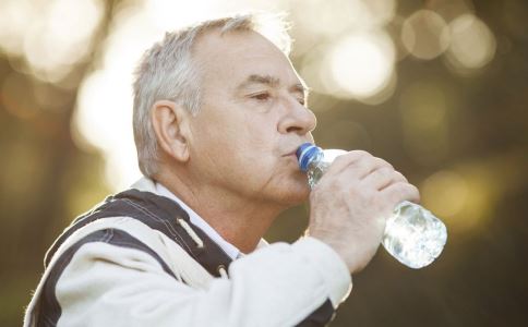 白叟家中常备三大保健东西