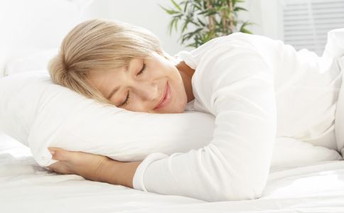 白叟常常抖抖腿 防备栓塞优点多