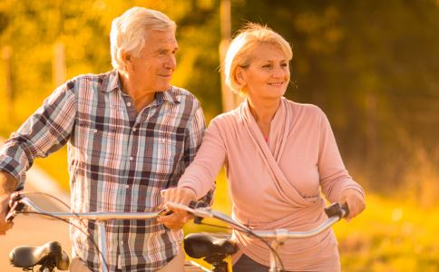 白叟每天这样转一转能长命