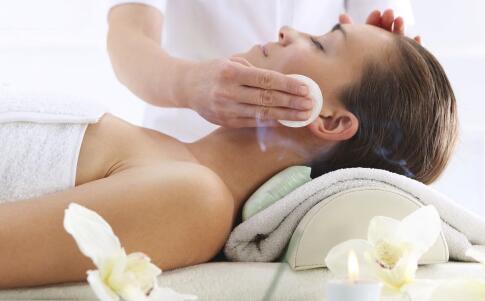 对立油腻枯燥肌肤的美肤战略