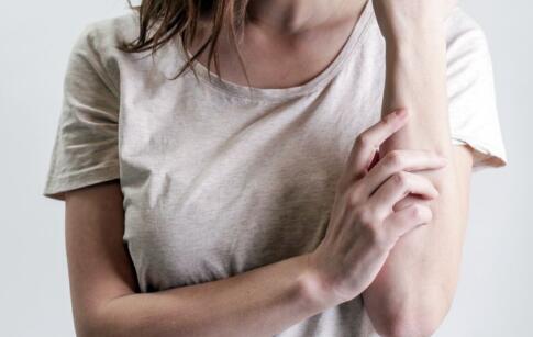 想知道，汗蒸对医治牛皮癣有协助吗