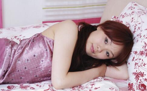 腋臭首要症状和术前的医治办法