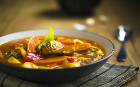 炒个猪肝配青椒 能够下降胆固醇