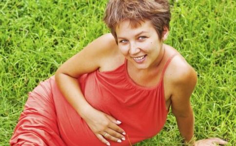 产后用捆绑带好仍是纱布好