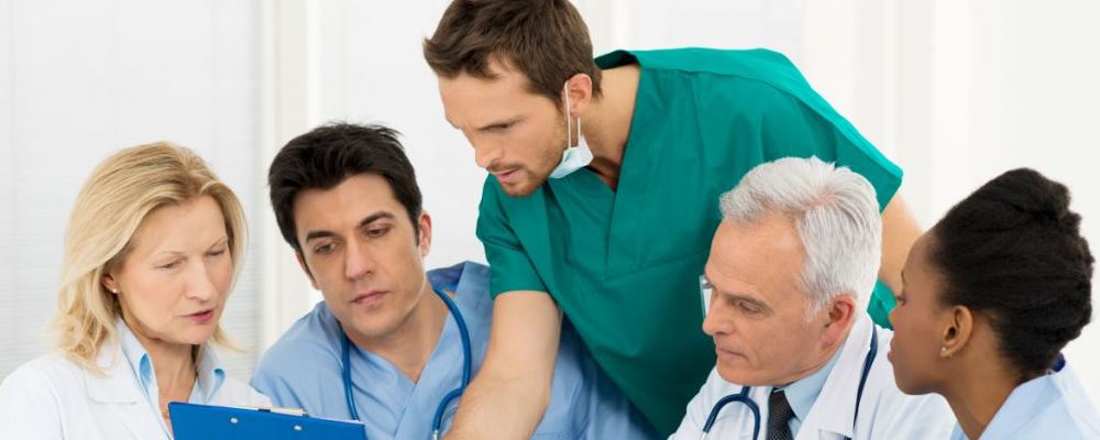 警觉吸烟喝酒 留神诱发咽喉癌