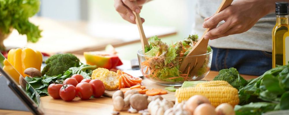 秋季摄生食谱之煎蛋白菜虾仁汤