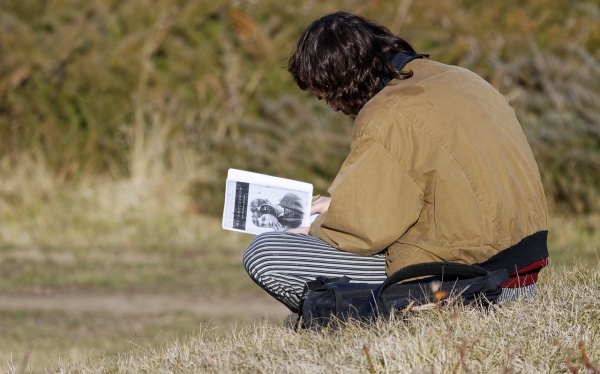 痛经是什么原因引起的呢