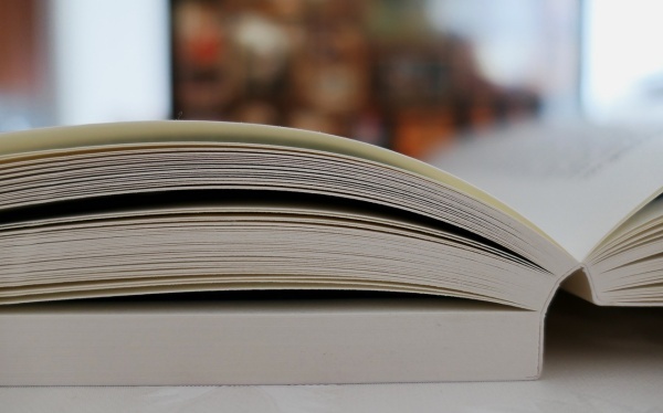 女人想拥有好的皮肤。4种食物每天吃热量，排毒，补水，保湿，排毒，减肥