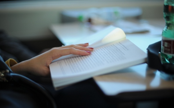 摩托车刹车盘有孔的缘故原由 汽车刹车盘多久换一次