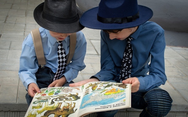 关于自荐信英语范文200词