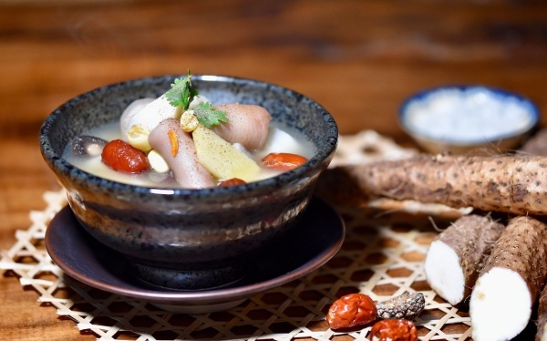 梦见在雨中淋成落汤鸡_周公解梦查询免费在线解析