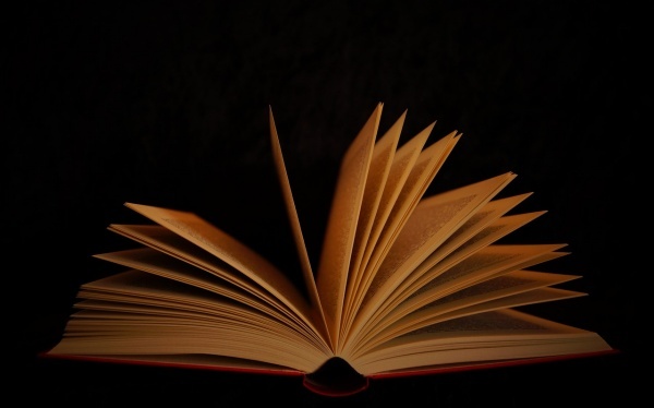 塔罗牌测他拿我当什么,塔罗他心里装着别人吗